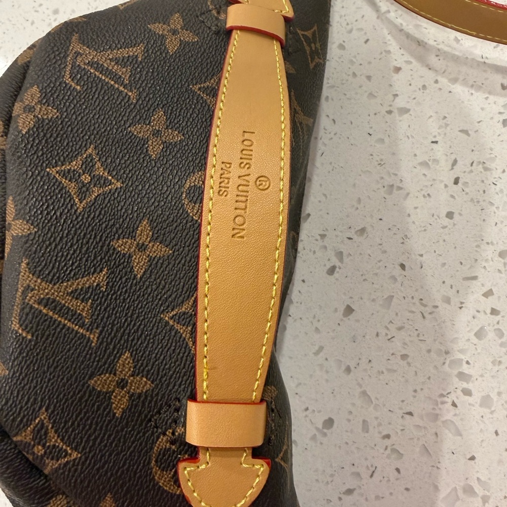🤩Bumbag LV Monogram Crossbody - Picture 4 of 9